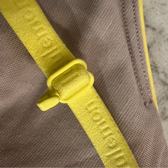 Lululemon License to Train Triangle Bra 🌟NWT🌟 sz 4 A/B Cup Beaming Yellow - Picture 3 of 7